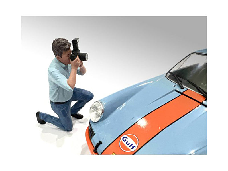 "Photographers" Figure #3 for 1/18 Scale Models by American Diorama