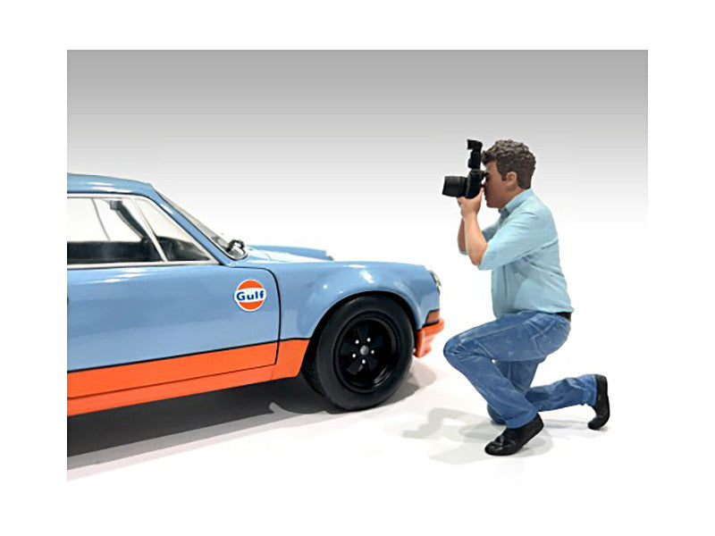"Photographers" Figure #3 for 1/18 Scale Models by American Diorama
