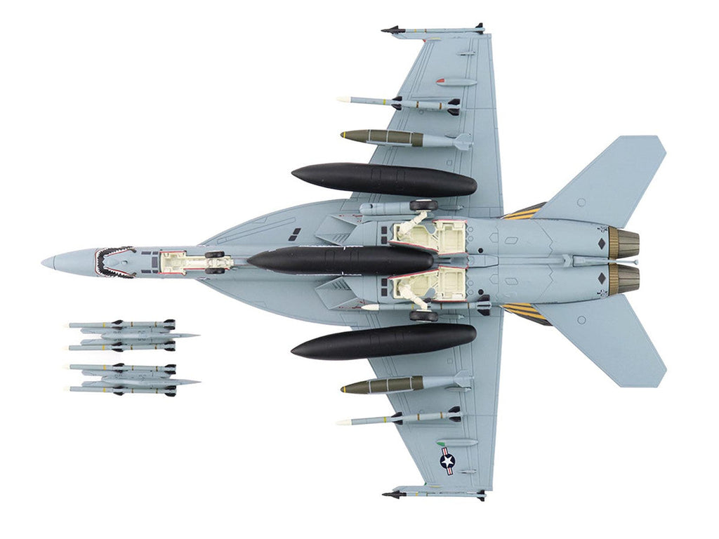 Boeing F/A-18E Super Hornet Fighter Aircraft "166828 VFA-151 Vigilantes USS Lincoln" (2021) United States Navy "Air Power Series" 1/72 Diecast Model by Hobby Master